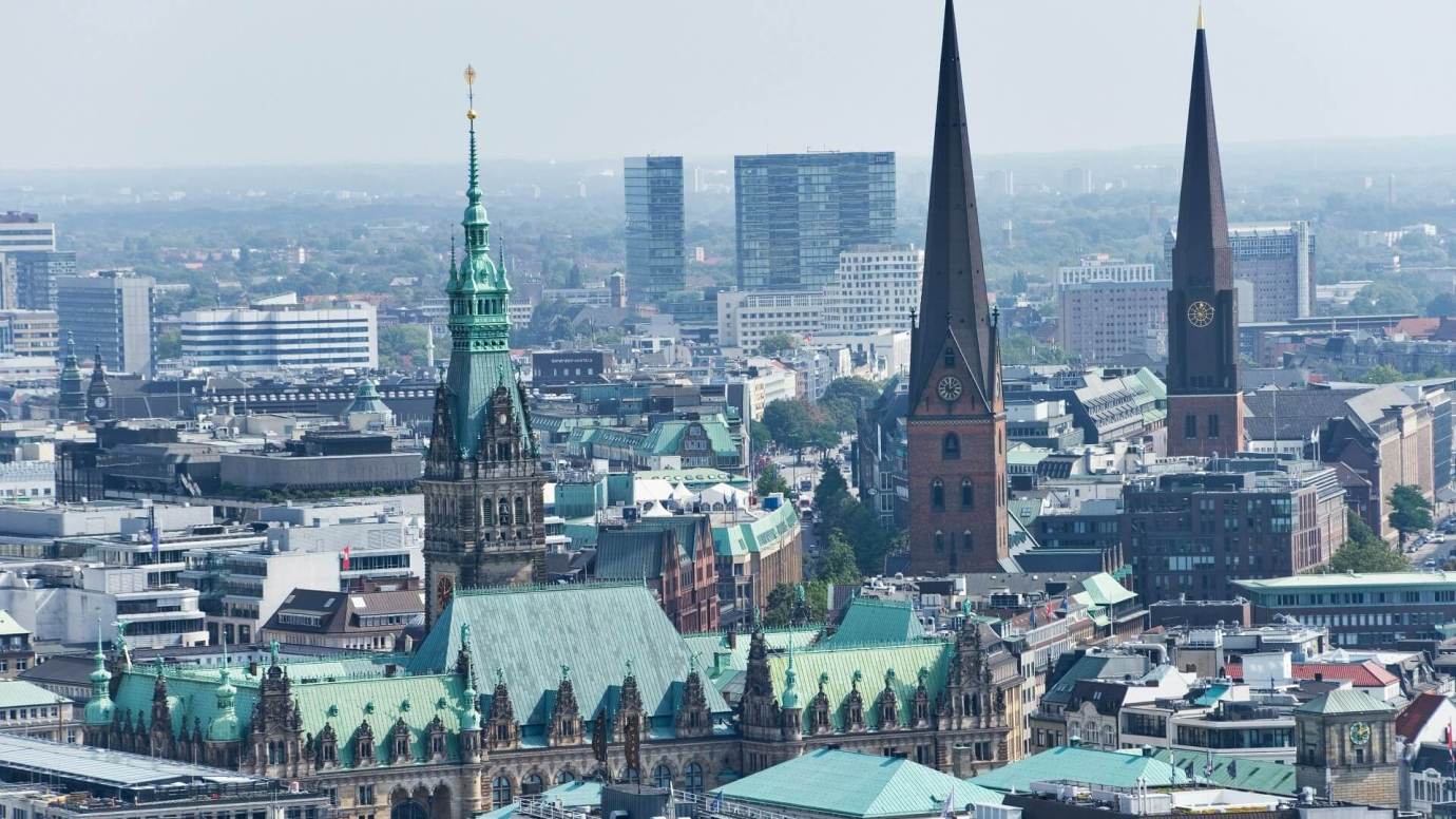 What attracts people to study and work in Hamburg?