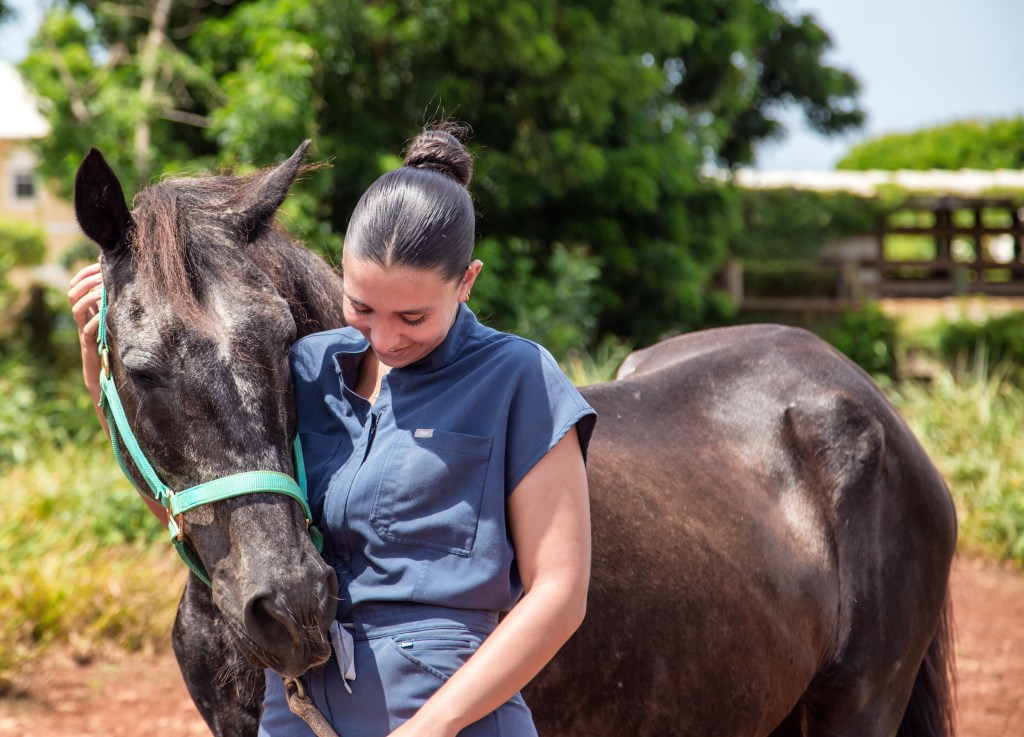 Image of a female DVM student with a horse